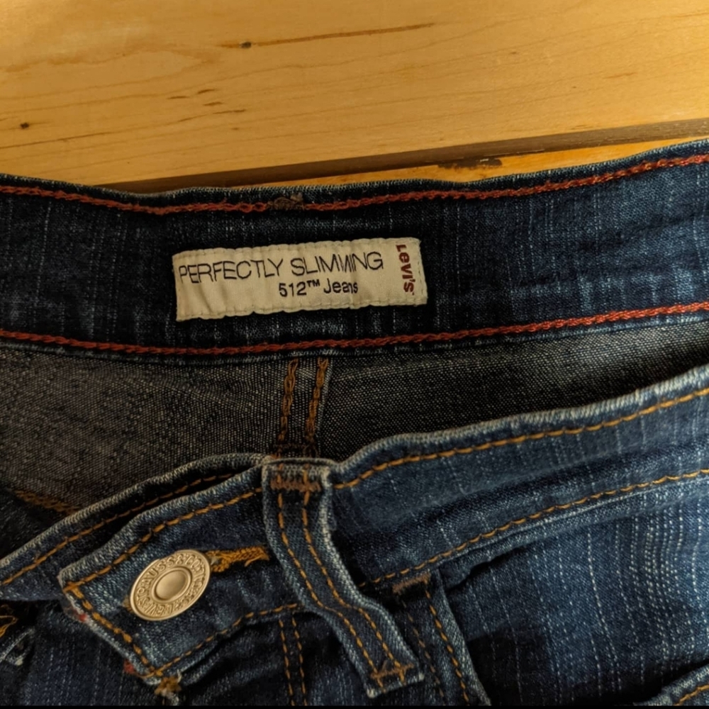 NWOT Petite Levi's cuffed shorts - Picture 5 of 9